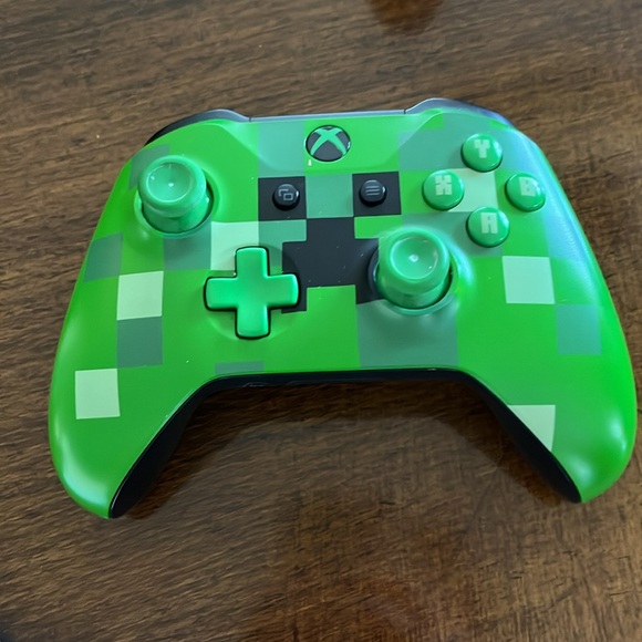 4 limited edition Microsoft Xbox 1 controllers. - Picture 9 of 13